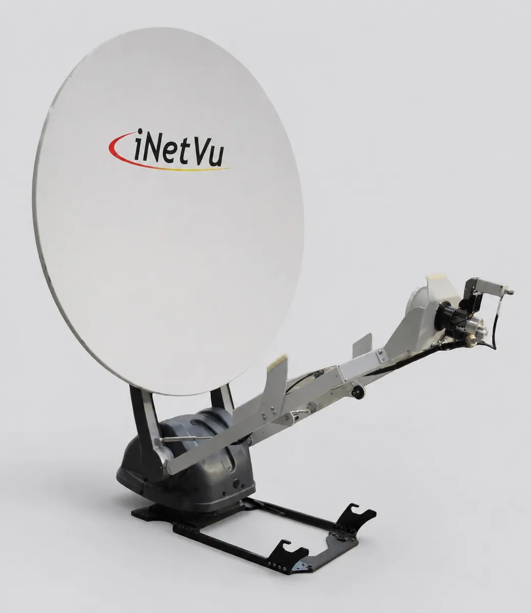 C-COM iNetVu 1501+ 1.5 m carbon-fibre auto-acquire Ku/C-band driveaway antenna for light vehicles
